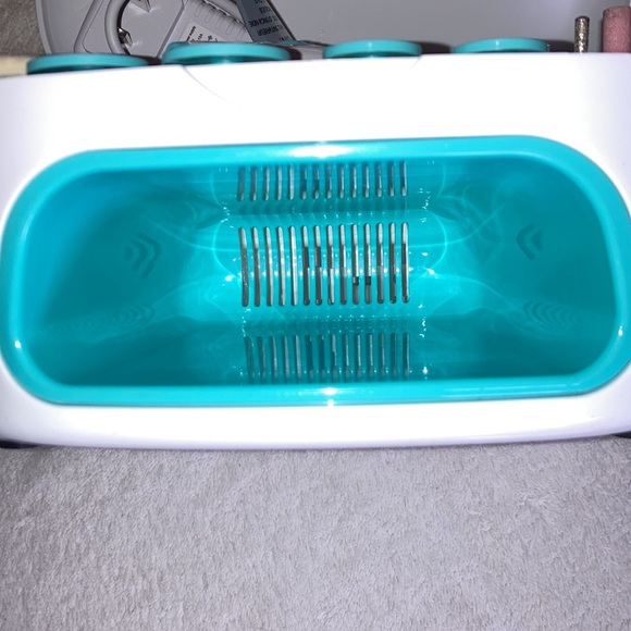 Kiss Nail Kit All pieces in kit. Used 1 pink file only. - Picture 3 of 8